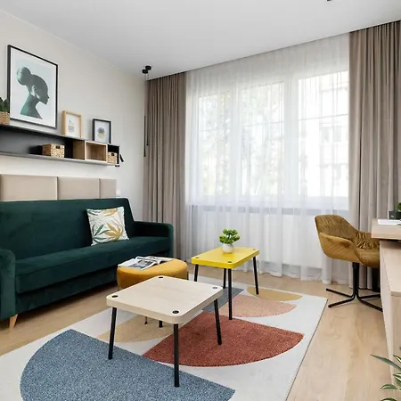 Modern Studio With Desk In Cracow Czarnowiejska 48 By Heyrent Cracovia