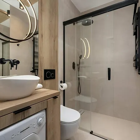 Modern Studio With Desk In Cracow Czarnowiejska 48 By Heyrent * Cracovia
